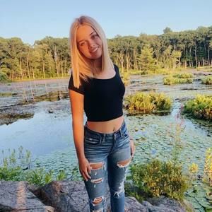 Meet your Posher, Karissa